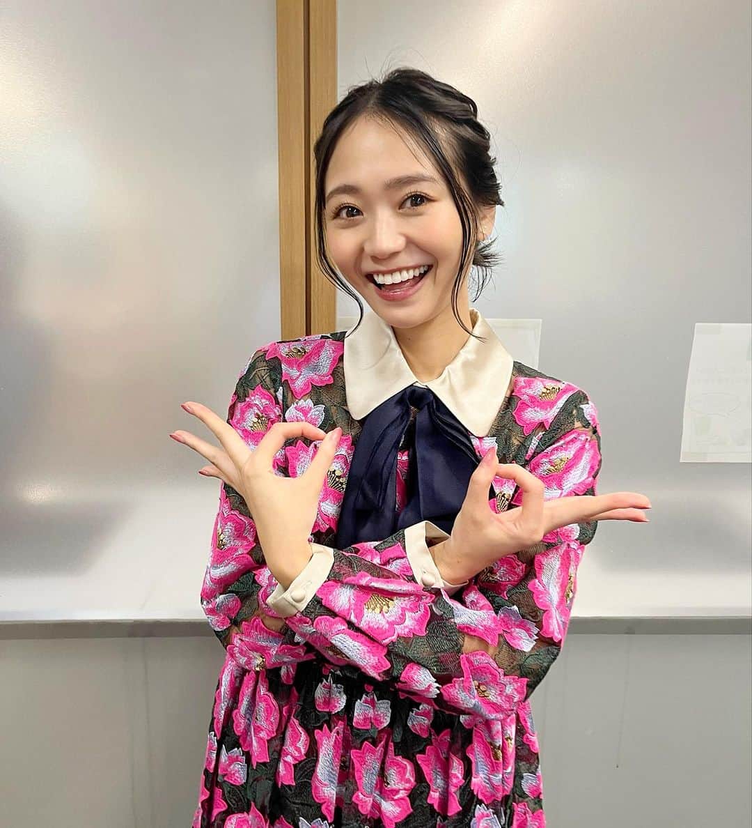 緑川静香のインスタグラム：「『しゃべくり007』2時間スペシャル、観てくださった皆様、ありがとうございましーたん🙇‍♀️✨ ⁡ 埼玉県人会として出演させて頂き、幸せです❤️ ⁡ まだまだ暖めている埼玉スポットや情報はたくさんあるので、またリベンジしたいっ🥹 いい所たくさんありすぎて話し切れないっ🤣笑 ⁡ ぜひ埼玉にお越しくださいね🥰 ⁡ 見逃した方はTverでね🌸 ⁡ #しゃべくり007  #埼玉県人会 #ロヂャース #オートパーラー上尾 #むさしの村 #b8ta #大宮駅西口ロータリー  #徳井さんが埼玉を選んでくれた理由が #埼玉のヤンキーは陰ができるところに集まるという情報を聞けたことと言って下さり #刺さってもらえて嬉しかったです🥹笑 #NACK5やっててよかった #埼玉のスポットはかなり行かせて頂いておりますので #まだまだお伝えしたい❤️ #コバトンも可愛いけど私はふっかちゃん推し #ろじゃミのしーたんバージョンは過去投稿から観てみて🥹笑」