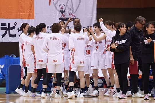 林咲希のインスタグラム：「リーグ開幕戦vs新潟 74-55 win 76-55 win 2日間たくさんの応援ありがとうございました！！ うまくいかないこともうまくいったこともどっちもちゃんと評価してこれからに繋げていきます🔥  そして応援してくださる皆さんが喜んでる姿を思いながら、ワクワクさせる試合をお見せできるようみんなで頑張っていきます！  地方で試合をするといろんな方が見に来てくださるので嬉しいです😊✨ 新潟の皆さんありがとうございました！！  少し長くなりましたが今シーズンよろしくお願いします！！ #富士通レッドウェーブ  #wリーグ」