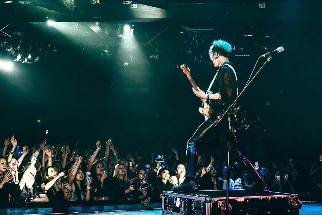 MIYAVI（石原貴雅）のインスタグラム：「Thank you #Hangzhou ⭐️  We have kicked off the tour once again with a bang 💥 Thank you to everyone that came out and rocked with us!!  TONIGHT: Chengdu 🎸 Get ready 🤩」