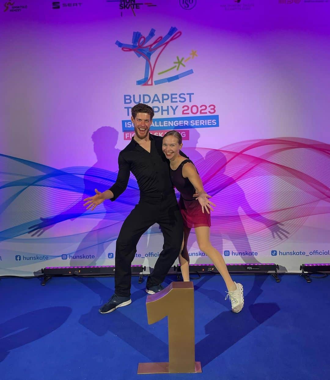 ユリア・シェチニンのインスタグラム：「• Getting over my Olympic experience was no joke. Recovering from an ACL surgery was no joke. Having unsuccessful tryouts again and again for over a year was no joke.  • Full of gratitude to be back on competition ice and couldn’t ask for a better surrounding and atmosphere to take this important step.❤️🥹 • Next step: Diamond spin Katowice next week! 🇵🇱」