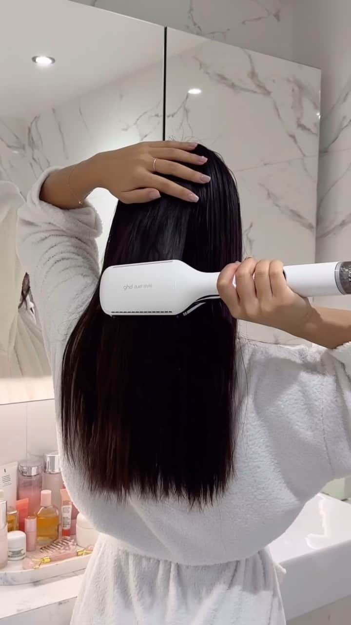 ghd hairのインスタグラム：「Hair wash ASMR with the gorgeous @olafflee ft duet style 🤍🚿✨  #ghd #ghdhair #ghdduetstyle #duetstyle #hairwash #getunreadywithme」
