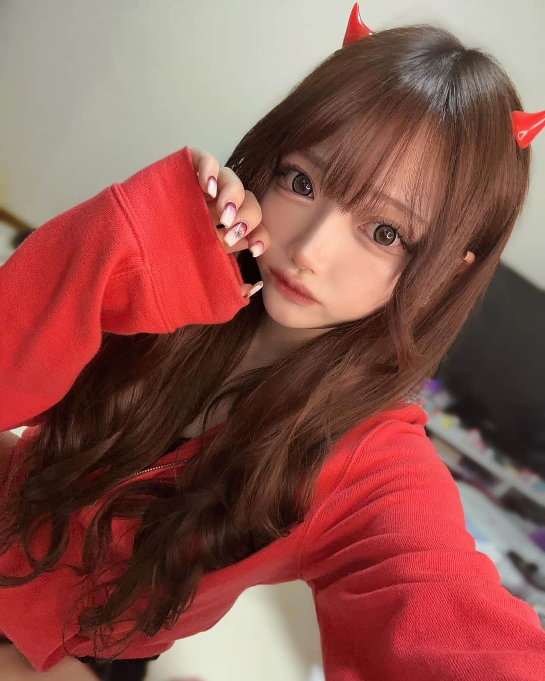 中明佑里花のインスタグラム：「悪魔じゃないもん😈❤️❤️」