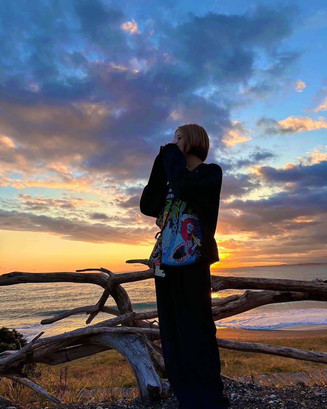 SARAさんのインスタグラム写真 - (SARAInstagram)「🧡🌊🌞💙🌴  #localauthority #nieeh #niro #andvoid #ootd」10月15日 18時56分 - sara_1128