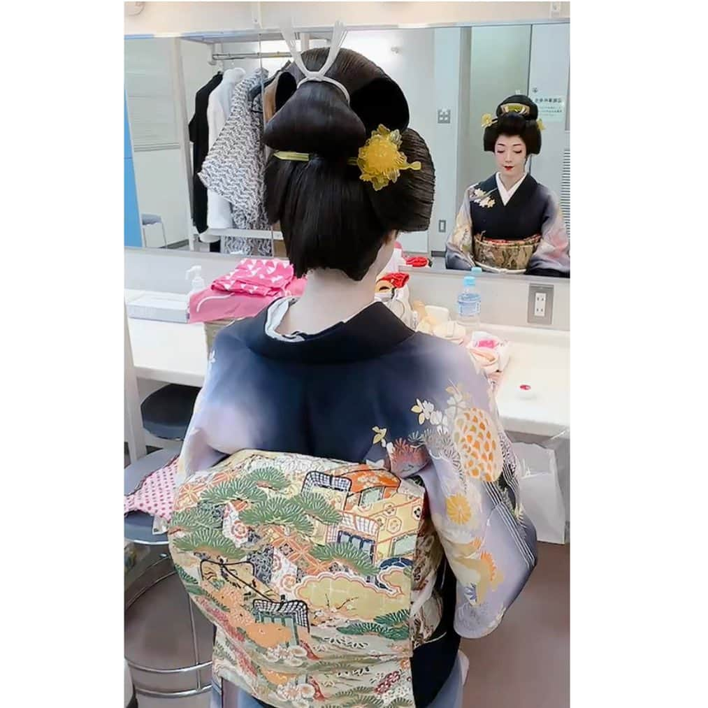 大和悠河さんのインスタグラム写真 - (大和悠河Instagram)「また花嫁衣装を着ることができました。  『新編糸桜』無事千秋楽むかえました。 ご来場くださいました皆様ありがとうございました。あっという間の3回公演でした。今回で3度目のおみつ役でしたが演じる度に見えてくるものがあり、もっともっと演じていたい！！と思う大好きな作品❤️ #波乃久里子 さん、#尾上菊之丞　さん、そして新派の皆さんと真剣にそして楽しくお芝居できた幸せな時間でした！！ 余韻にひたる間もなくムゼッタにきりかえます！ が、スタッフ、キャスト、お客様、皆々様からたくさんのパワーをいただいたのでさらに元気です😁ありがとうございまーす！  #新編糸桜  #波乃久里子  #尾上菊之丞 #大和悠河 #佐堂克実 #只野操 #石橋直也 #村岡ミヨ #鴫原桂 #市村新吾 #喜多村次郎 #齋藤雅文 #新派の子  #新編糸桜  #日本橋公会堂 #日本橋劇場 #演劇ユニット新派の子 #河竹黙阿弥  箏曲 #下野戸亜弓 #樋口千清代 鳴物 #堅田喜三代  #望月太左幹 #鳳聲月晴  #堅田喜衣紗 原作 河竹登志大 脚本•演出 齋藤雅文 舞台美術 古川雅之 照明 北内隆志 音顰効果 内藤博司 作曲 下野戸亜弓 邦楽 堅田喜三代 舞台監督 瀬尾健児 宣伝美術 比良坂かがち 制作 岩間麻衣子（大人の麦茶） 企画・製作演劇ユニット新派の子  @KisayoGemini  @shimonoto @fuejita #yugayamato #ウェディング」10月15日 19時06分 - yugayamato