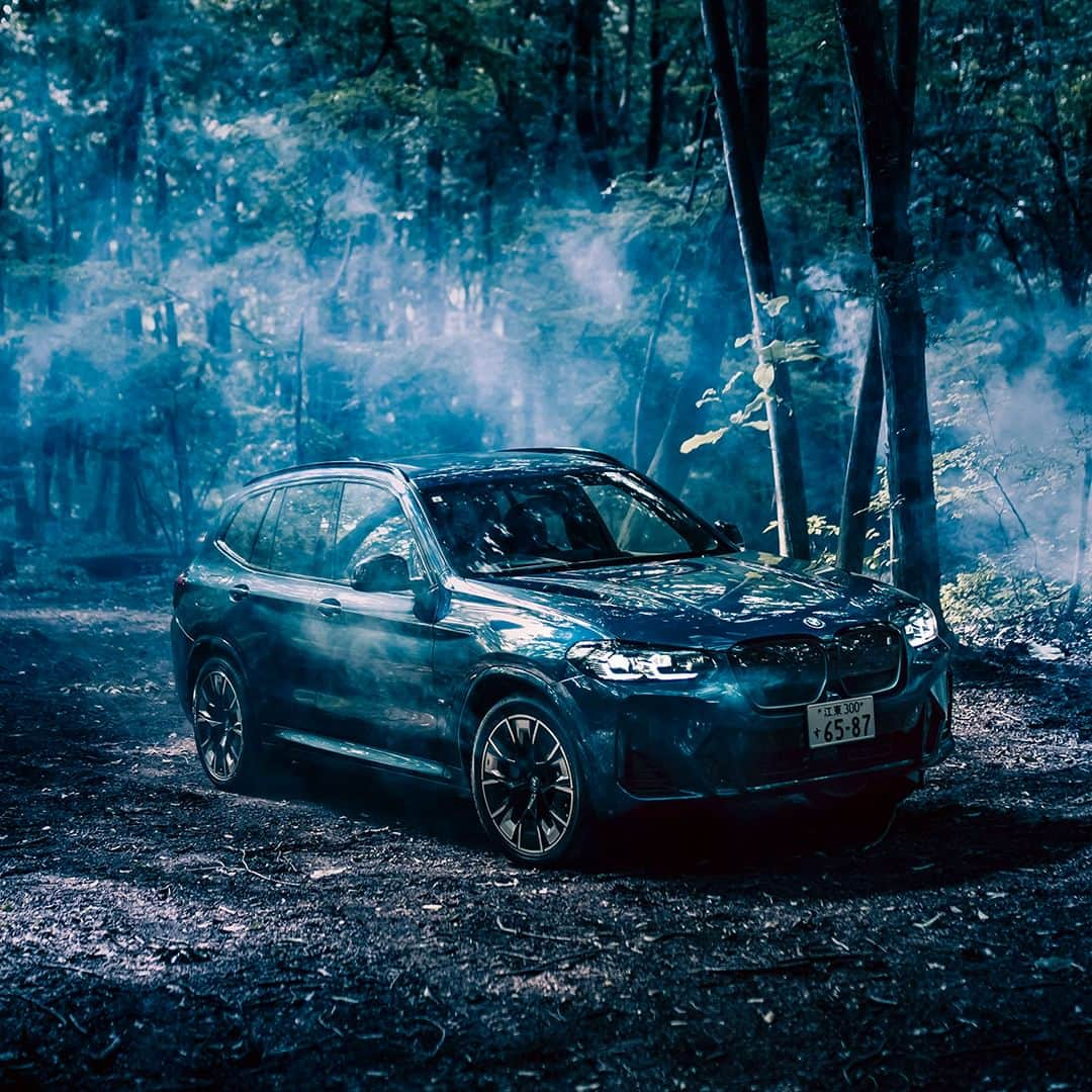 BMW Japanさんのインスタグラム写真 - (BMW JapanInstagram)「BMWとハロウィンを愉しみたくなったらいいねで教えてください。 「BMW HALLOWEEN FAIR」10月21日(土)・22日(日)の2日間、BMW正規ディーラーでハロウィンフェアを開催。  ショールームに潜んでいる“BMWゴースト”を見つけて頂いた方には、BMWハロウィンオリジナルステッカーをプレゼント。 他にも家族で行きたくなるイベントをご用意しています。  ブルーに彩られたBMWのショールームで、いつもとは違うハロウィンを。  ※フェアの有無、開催日は店舗によって異なりますので事前にお問い合わせください。  詳細は @bmwjapan アカウントトップのURLからチェック。  #BMW #駆けぬける歓び #BMWJapan #THEiX3 #BMWiX3 #BMWi #BornElectric #BMWElectric #electriccar #EVcar #電気自動車 #電気のチカラで新たなる歓びを #Halloween #ハロウィン」10月15日 19時00分 - bmwjapan