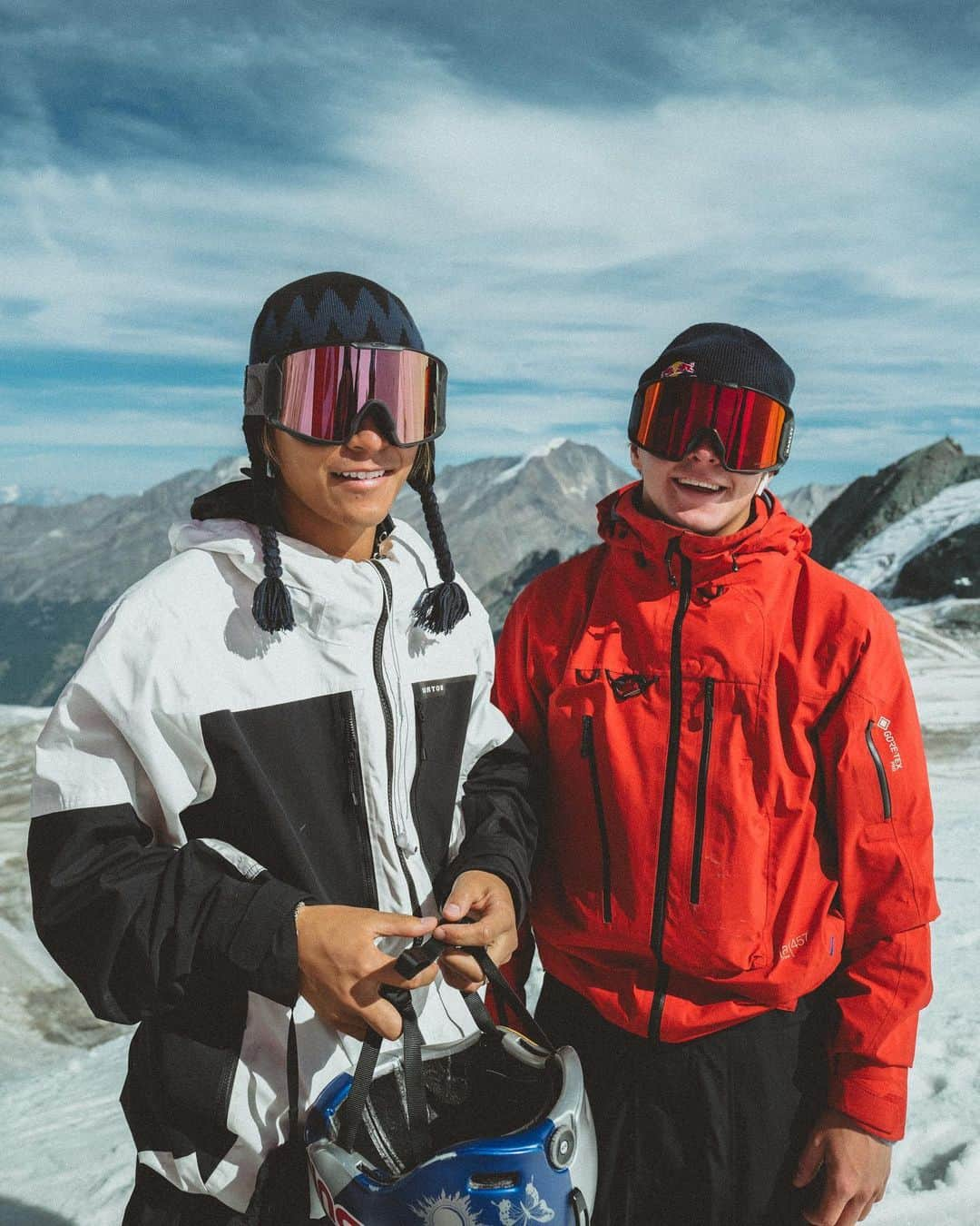 大塚健さんのインスタグラム写真 - (大塚健Instagram)「The best of times in @saasfee at @thestompinggroundspark 🔥 so stoked for this winter and all the fun to be had!   🎥📸: @colepates」10月15日 19時00分 - takeru_otsuka