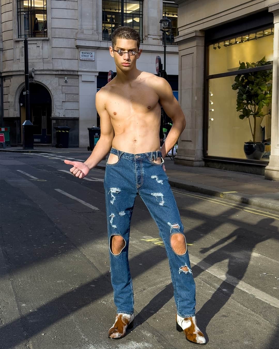 のインスタグラム：「Shop our Cut-Out Pepe jeans, made from organic demin.⁠ ⁠ Now available across our boutiques.⁠ ⁠  #VWAW2324」