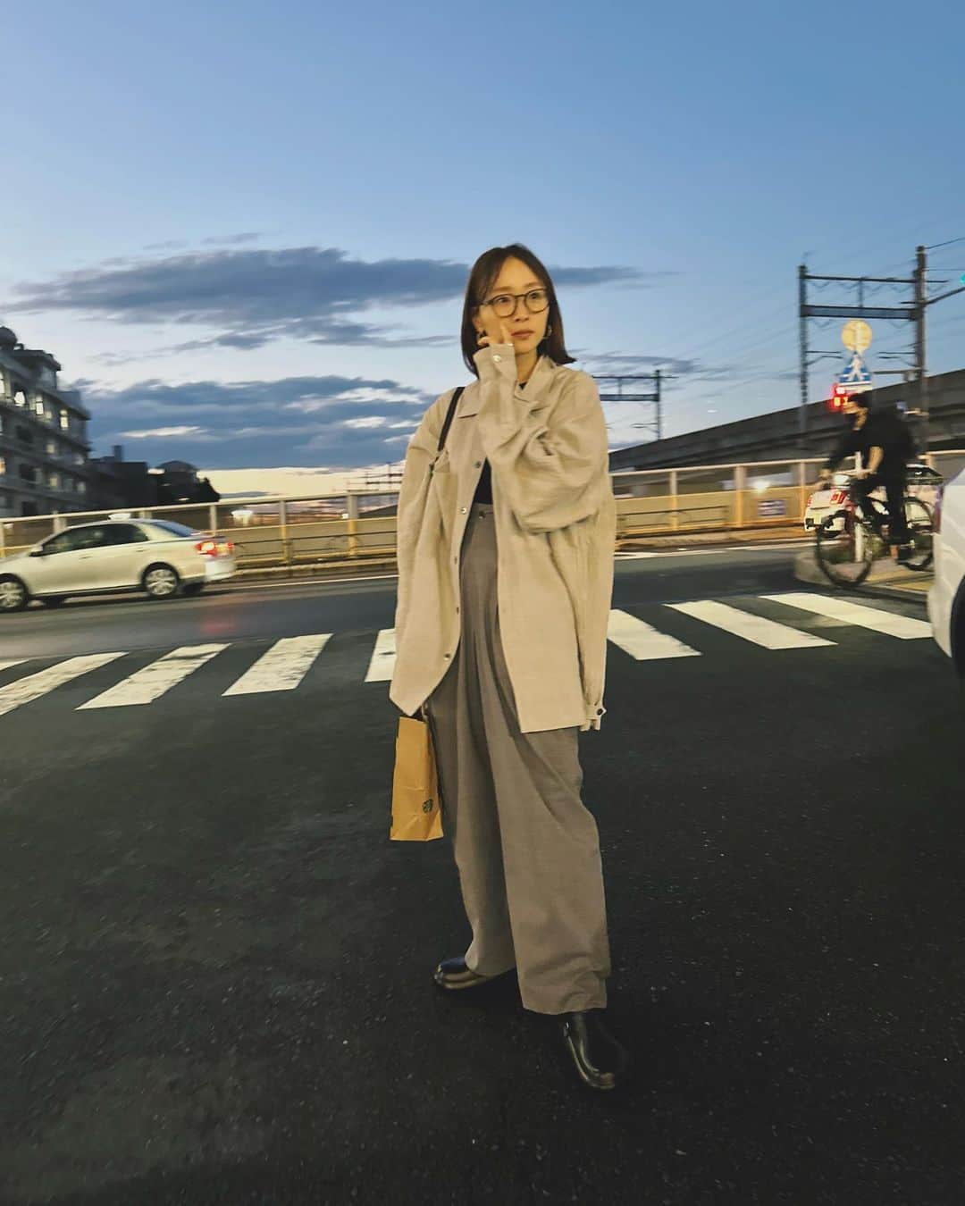 野尻美穂のインスタグラム：「フォロワーさんに2kcal/1咳と教えてもらい、この治らない咳で痩せた気でいる私ですが、なんであれ娘が元気な事が救い。 みなさんご自愛くださいね🥺🙏」