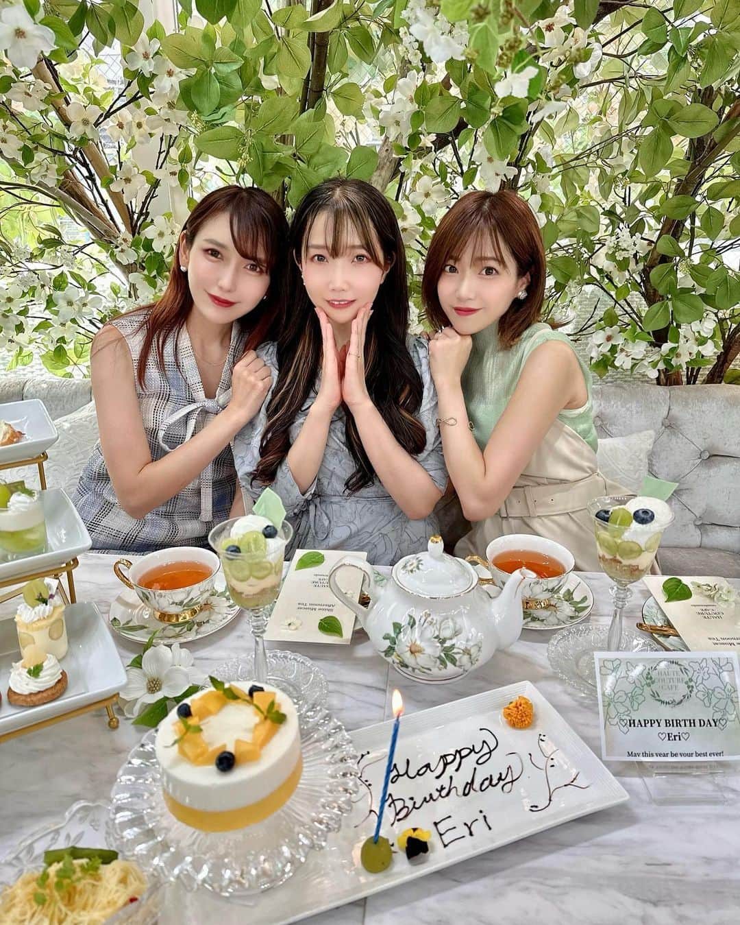 momoのインスタグラム：「えりりんお誕生日おめでとう〜🎂💞えりりんが幸せな歳でありますように🫶🏻  . #hautecouturecafe #オートクチュールカフェ #afternoontea #アフタヌーンティー #表参道#表参道カフェ #表参道グルメ #表参道ランチ #シャインマスカット#シャインマスカットアフタヌーンティー #ヌン活 #cafe #東京グルメ#推し活カフェ#推し活#誕生日プレート」