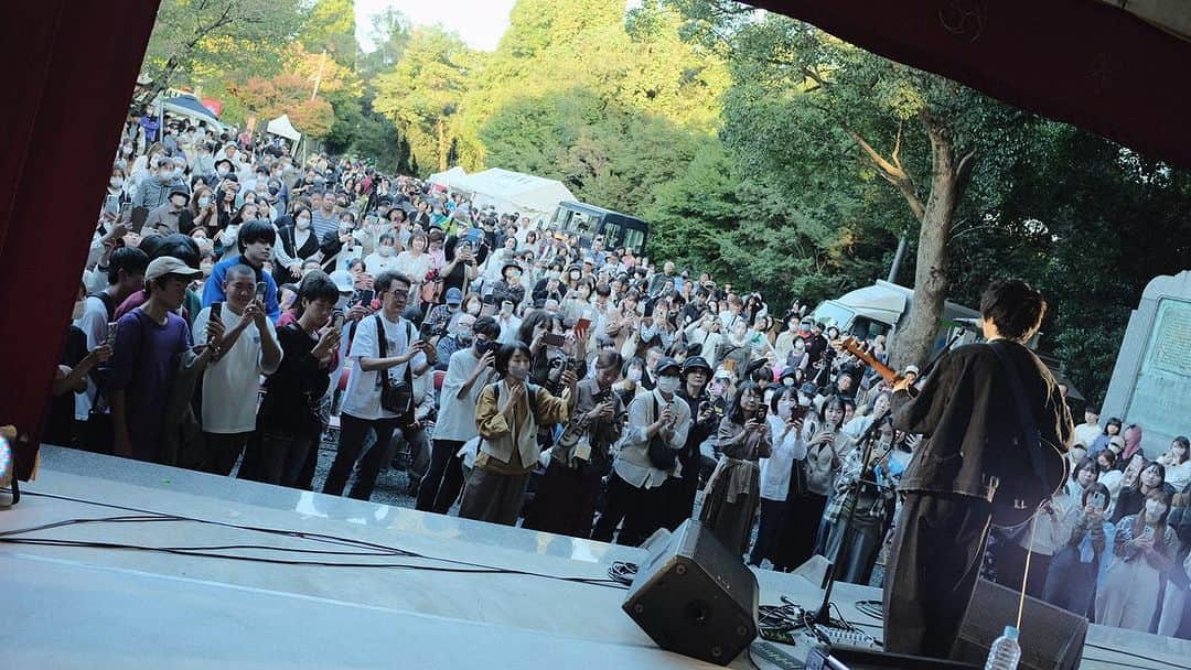 上野大樹さんのインスタグラム写真 - (上野大樹Instagram)「琴崎八幡宮 秋季大祭  光栄なステージに呼んで頂きありがとうございました。 そしておめでとうございます。 僕のステージになるとこれはフェス？というくらい沢山の方が集まって頂き、声を届けてくれてとても気持ち良かったです。 素晴らしい日でした。 また会いましょう。」10月15日 19時03分 - uenodaiki_