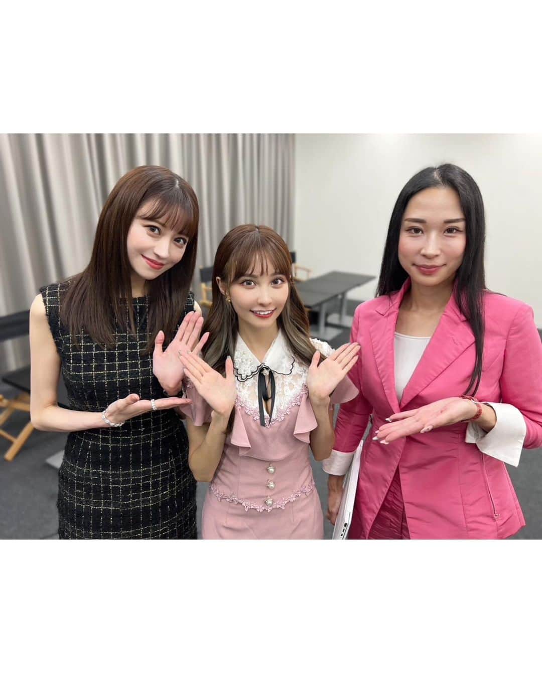 花咲れあさんのインスタグラム写真 - (花咲れあInstagram)「ピンク率が高い〜💖 . 最近投稿された 令和の虎、ゆうせいだぉさん、春木開、花咲姉妹👯‍♂️❤️‍🔥 . そして今私のチャンネルは2回BANされて利用出来なくなりました😣💔 次は2週間後に載せれます😶‍🌫️ またBANされる可能性もあるので皆様チャンネル登録と通知ONで待機願います🙇‍♂️❣️ グラビア界の問題児卍エンターテイナーです🥹🤟 . 来月11月18日(土)はあかねんと撮影会です📷🫶 会場は一緒だけど枠は別です🙆‍♀️ 空けておいてね〜☺️ . #令和の虎 #ゆうせいだお #春木開 #花咲姉妹 #日本的 #性感內衣 #性感 #内衣 #奶 #外拍 #外拍模特兒 #sexy #性感 #性感美女 #性感尤物 #コスプレ #코스프레  #Cosplay #モデル #모델  #model #グラビア #gravure #그라비아 #花咲れあ #れあたん」10月15日 19時03分 - h_rea_0503