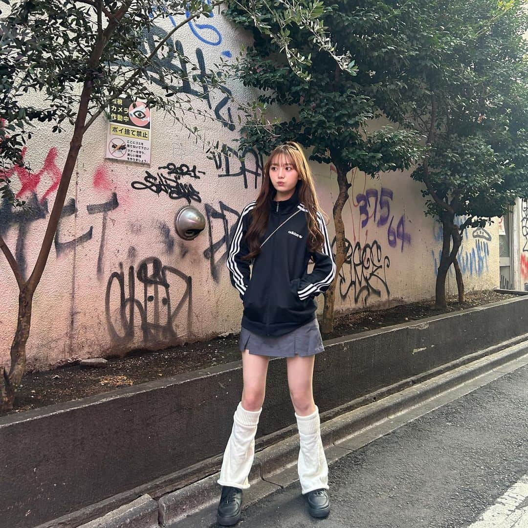 山崎美優（みゆ）のインスタグラム：「ハーフアップした日❤️‍🔥  #レッグウォーマー #adidas」