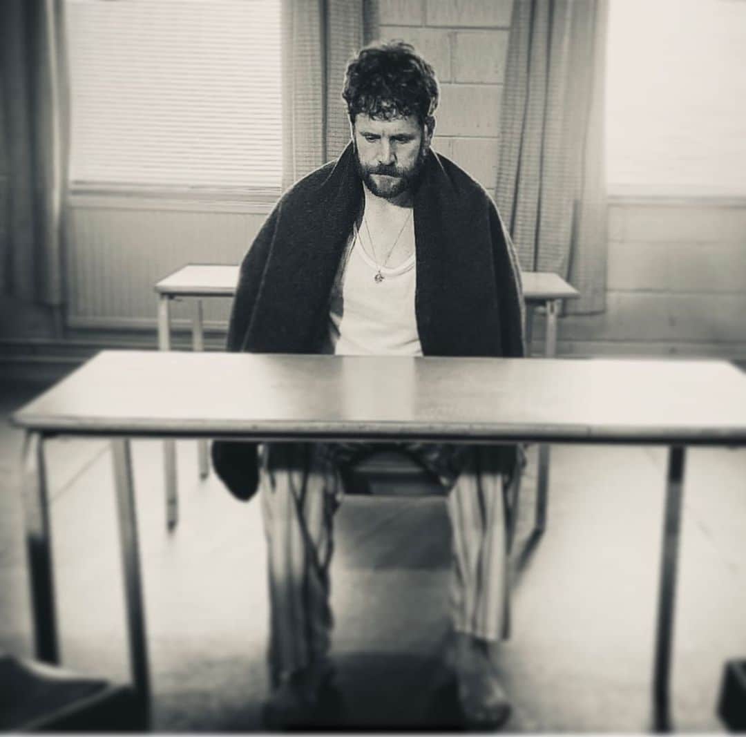デビッド・モリシーのインスタグラム：「This week on #thelongshadow @ianlloydanderson gives one hell of a performance. What a privilege to work with him! Monday night at 9pm @itv and all eps on @itvxofficial」