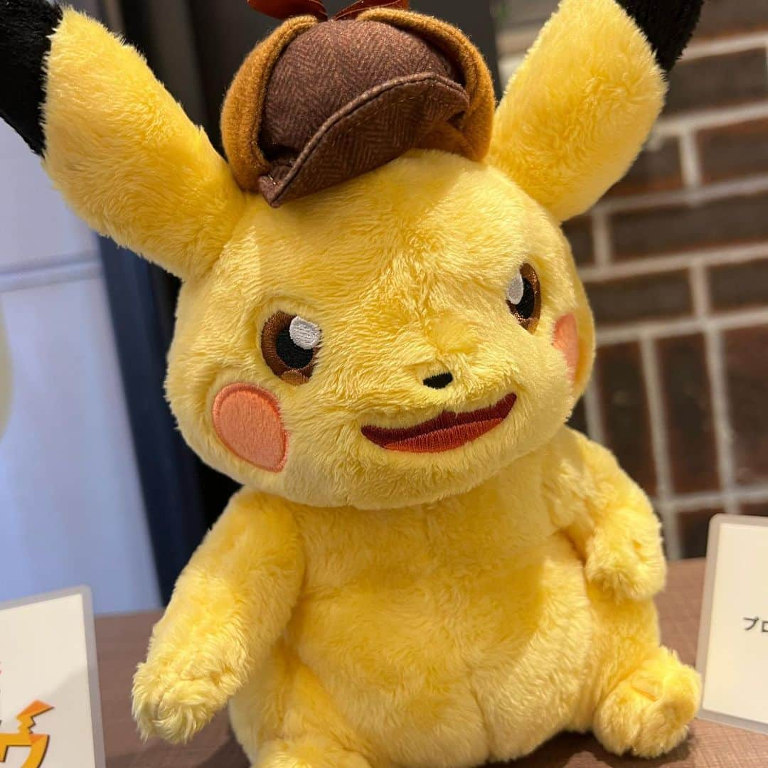 りこぴんさんのインスタグラム写真 - (りこぴんInstagram)「PRONT × PIKACHU 💛  コラボカフェいってきました⚡️❤️  .  入り口のピカチュウに出会った時は、可愛すぎて、一緒に写真撮れて、めちゃ幸せすぎた💕  いっぱいたべて満喫できてよかった🎃🫶  #プロント #プロント梅田楽天地ビル店 #名探偵ピカチュウ #名探偵ピカチュウぬいぐるみ #ピカチュウ  #ピカチュウ大好き #ツインテール #ツインテールアレンジ #ツインテール女子 #ヘアアレンジ #インナーイエロー」10月15日 19時10分 - rikopingram_t