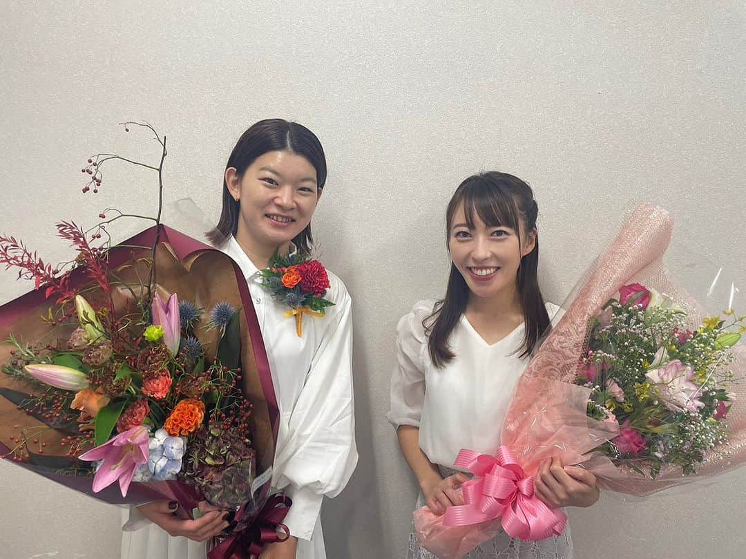 髙橋礼華さんのインスタグラム写真 - (髙橋礼華Instagram)「. . 10/14.15と福島県、宮城県に行ってきました！！ まず、14日は福島県にあるJヴィレッジというサッカーの施設でのイベントに参加させてもらいました！！ . . 豪華なアスリートの方々と一緒のイベントですごく刺激をもらえました⚽️🏈🏃🏻🏸 . . 外ではキッチンカーが出たり、スポーツイベントの後は和太鼓、フラダンス、そしてCHEMISTRYさんの LIVEまで、、🩷 . . とても素敵なイベントとなりました✨ . . . 15日は朝から富谷市で日本PTA東北ブロック研究大会 主催のイベントに参加させていただきました！ 約1000人の方々の前でのお話はすごく緊張しました、、🥹 でもこんな機会もなかなかないので伝えれることは伝えようと思いお話させていただきました！ 司会がいつもミヤテレスタジアムでお世話になっている福盛田さんだったのでリラックスできました😌 . . そして夕方からはミヤテレスタジアム！！ 今日はドッジボールの大会で全国大会を目指す小学生が日本代表に教えてもらい相手をしてもらうという映像をみて小学生なのにこのボール取れるの😳？とびっくりしました！ 是非、荒町フェニックスの皆さんには全国大会に行ってほしいですね☺️✊✊ . . 最近の週末は娘と離れる時間が多く寂しいですがその分平日はたくさん遊んで一緒に過ごしたいと思います👧🏻❤️ . . 関係者の皆様ありがとうございました🙇‍♀️ そしてこの週末義実家にも娘を見てもらい感謝です🥲 . . また明日からも頑張ります✊ . . .  #ふくしまPlay Stadium2023 #ふくしまプレイスタジアム #Jビレッジ #いわき #日立グループ #復興プロジェクト  #日本PTA東北ブロック研究大会 #宮城県PTA研究大会」10月15日 19時12分 - ayataka419