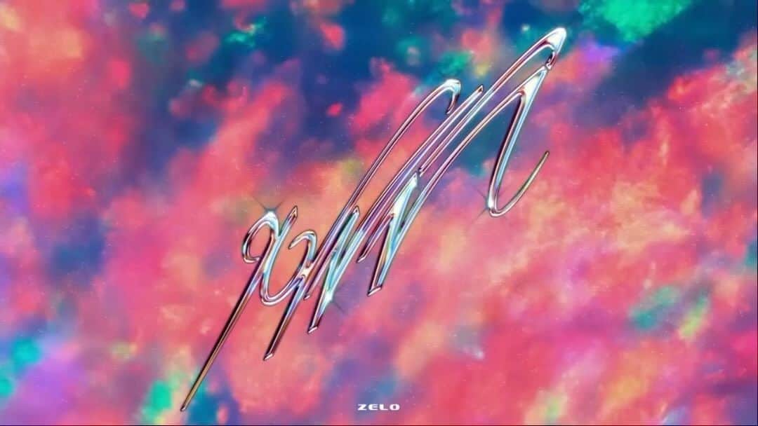 ZELO のインスタグラム：「안녕하세요 ZELO(젤로) 입니다~  이번에 12월 군 입대를 앞두고 앨범을 내게 되었네요.! 사실 더 좋은 퀄리티에 뮤직비디오와 프로모션으로 제가 생각해왔던 그림을 구현하기 위해서는 이젠 과감한 선택이 필요하겠다 싶어 군대를 갔다 와서 앨범을 낼까 고민을 한참 했는데요… 팬분들에게 미안하기도 하고, 제가 좋아하는 건 또 해야 하는 고집이 있다 보니 이렇게 앨범을 내게 되었네요  벌써부터 더 나은 앨범을 위한 고민이 되는데... 항상 하면서 느끼는 게 인디펜던트로 음악을 하기엔 감각적으로만 다가가는 데에 있어 한계를 느끼고 늘 부족함을 느낍니다. 그럼에도 늘 제가 발전할 수 있게 옆에서 서포트 해주시는 모든 분들께 진심으로 감사드리며, 이번 앨범 다들 들어보시고 자유롭게 코멘트 달아주시면 감사하겠습니다. 그리고 음악을 하시는 분이라면 피드백 받고 더 업그레이드된 모습 보여드릴 테니 많은 관심 부탁드립니다🙏🏻  12월 2일 날에는 위 곡 ‘홀려’가 포함된 EP 앨범을 발매할 예정입니다.  Lyrics by ZELO(젤로) Composed by ZELO(젤로), Binzbeatz @binzbeatz , KINDA @kinda_syc  Arranged by Binzbeatz @binzbeatz , KINDA @kinda_syc  Chorus by ZELO(젤로) Mixing : KINDA @kinda_syc  Mastering : 권남우 @821sound  Album art : 오가현 @caraphics  Recording engineer : Dawson @yourneighbordawson」