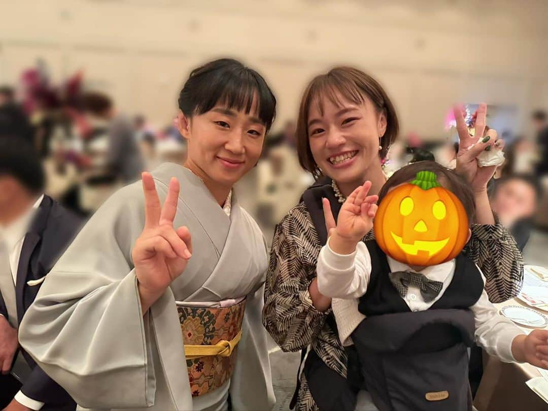 登坂絵莉さんのインスタグラム写真 - (登坂絵莉Instagram)「. かつてのライバルゆきさん🤼 梨紗子の結婚式エンディングで涙腺弱まり その後ゆきさんと写真を撮っていることが感慨深く思えてまた涙🤣🤍  お互いに色々と変わった中での再会に歳を重ねるって素敵だなあと感じます🥰🙌🤍」10月15日 19時23分 - eri_tosaka