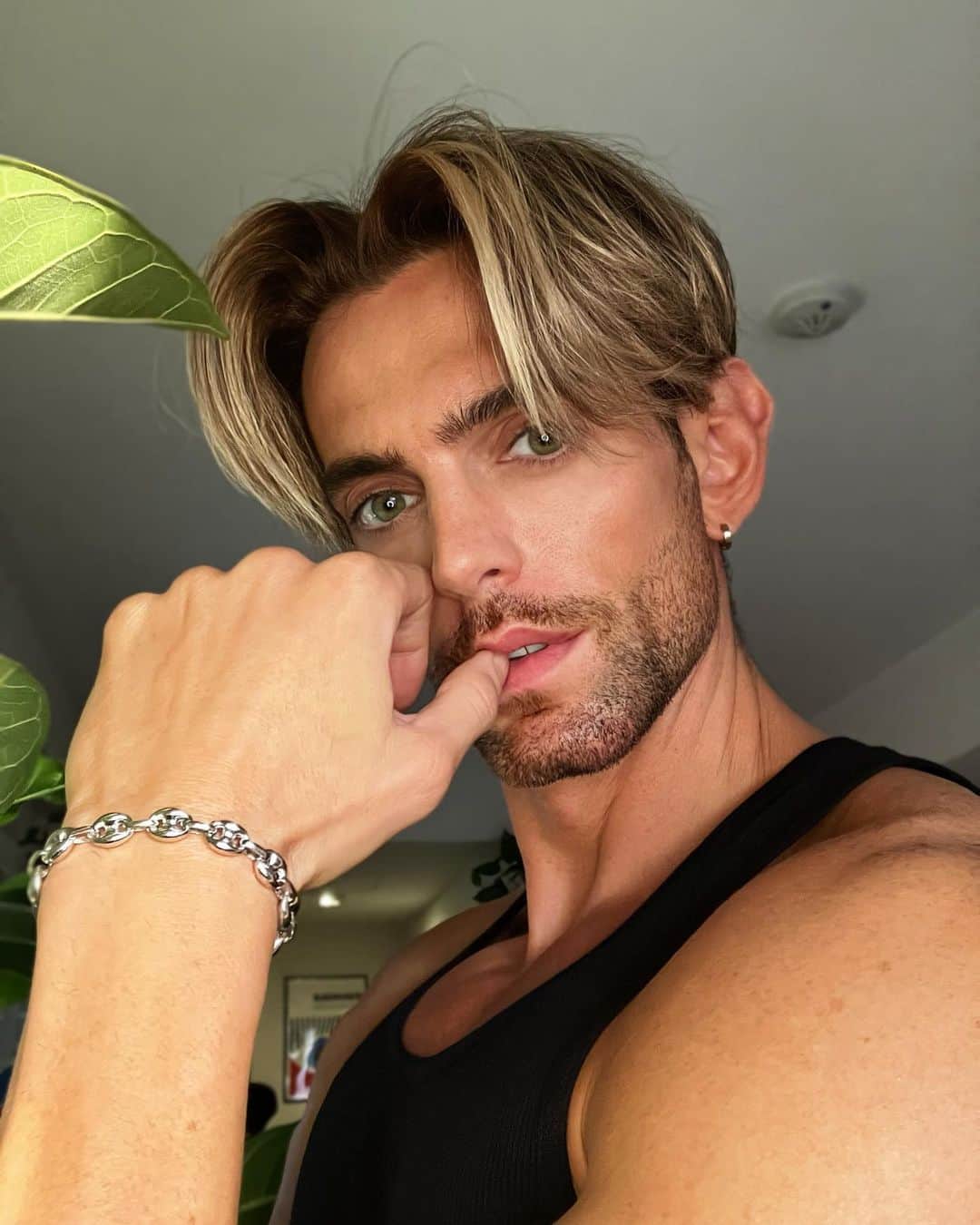 ベンジャミンのインスタグラム：「サイキン」