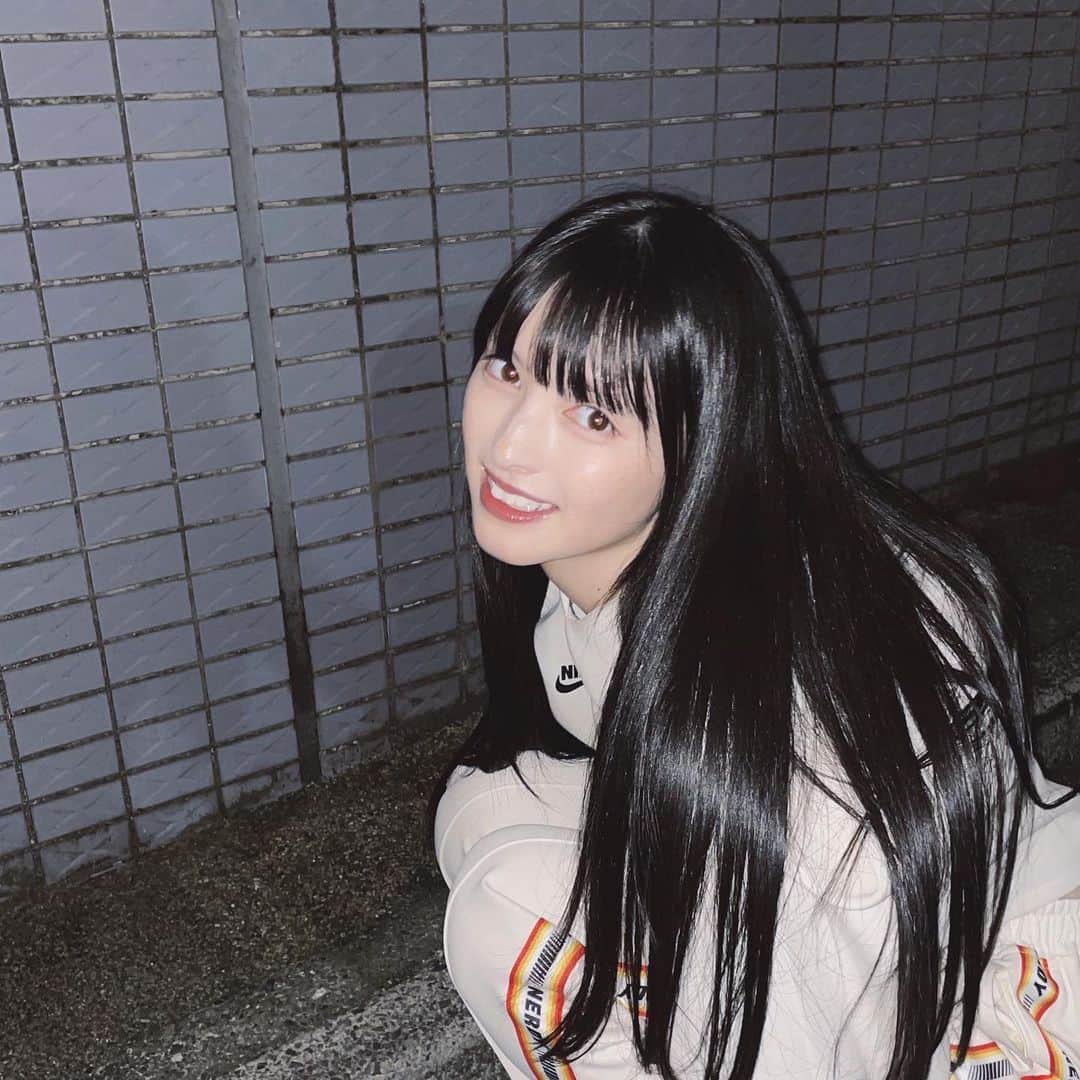 菅田愛貴さんのインスタグラム写真 - (菅田愛貴Instagram)「わんちゃんが飼い主さんに似るっていうけど、愛犬が飼い主に似るのか、飼い主が愛犬に似るのか、結局どっちなんだろぅね🐕‍🦺🐾」10月15日 19時19分 - akisudaofficial