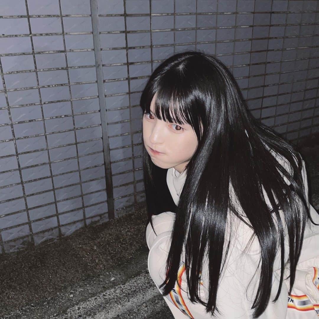 のインスタグラム：「わんちゃんが飼い主さんに似るっていうけど、愛犬が飼い主に似るのか、飼い主が愛犬に似るのか、結局どっちなんだろぅね🐕‍🦺🐾」