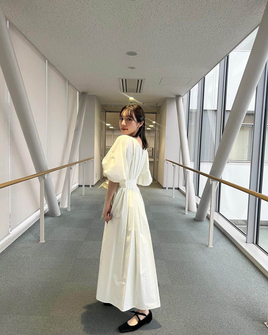 古川優香のインスタグラム：「新しい靴🎀かわいい☺️ワンピースもお気に入り🤍バリ女 おのださんと撮った写真お気に入りすぎてラインのアイコンにしたい」