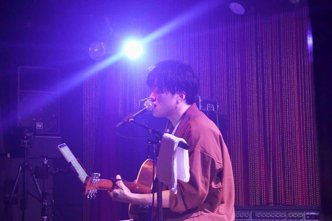 吉田広大のインスタグラム：「クエストツアー福岡公演！！  楽しすぎたぜ。 初めてカバーで福岡に来た。 本当に最高でした！ありがとう🔥 歌って喋るライブ、またやろう！ ほんまにありがとう！  明日は広島です！！ これまた楽しみ。」