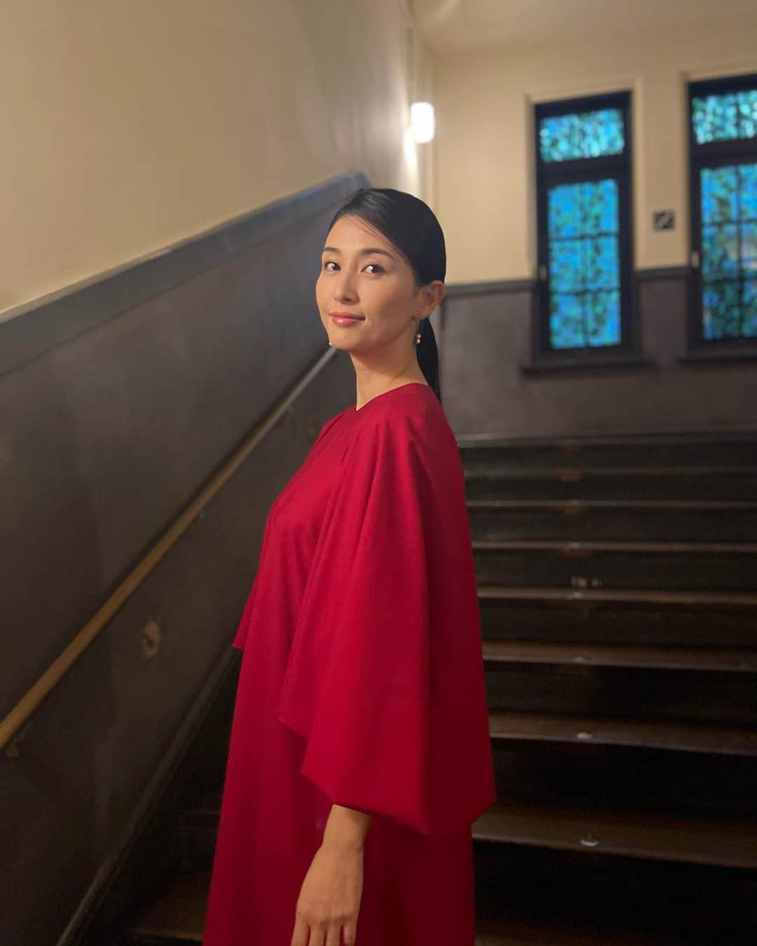 橋本マナミさんのインスタグラム写真 - (橋本マナミInstagram)「#京都国際映画祭 🥰🥰映画　「絆のものがたり」犬童一利監督と登壇してきました☺️撮影は2020年12月！コロナ禍真っ只中でした。人との絆を描いた映画。10月20日より公開🎵東北を舞台にした５つのオムニバス映画です。ぜひご覧ください🥰  ワンピース @adore_jp #pr」10月15日 19時41分 - manami84808
