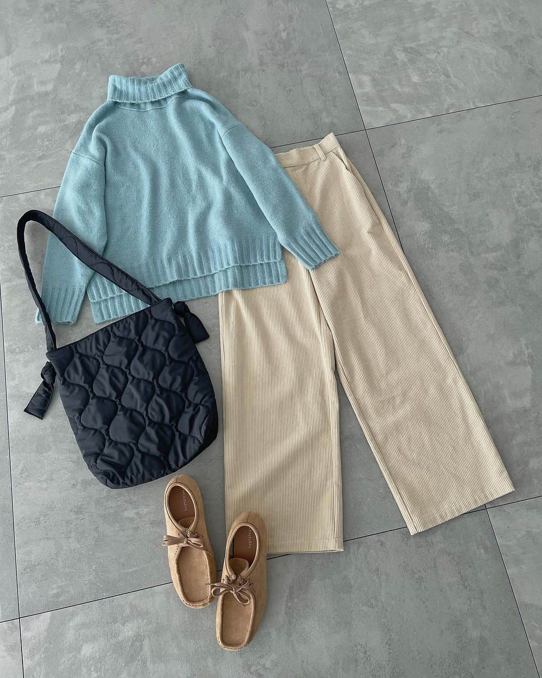 のインスタグラム：「【Recommend Style】 ⁡ ふわふわのタートルニットにコーデュロイのパンツを合わせて冬らしい素材感のアイテムでコーディネート。 ⁡ こっくりしがちな素材のアイテムは、ブルー×ベージュでクリーンな印象に。 ⁡ ------------------------------------------ ⁡ #knit ¥4,950(tax incl.) _No.1610000 off-white/blue/lavender/black ⁡ #pants ¥5,940(tax incl.) _No.1407101 beige/pink/blue/charcoal ⁡ ------------------------------------------ ⁡ ※オンラインショップにも順次入荷いたします。 ⁡ ※商品画像は、撮影環境やご利用のPC・スマートフォンのモニター環境などにより実物と色味に差異がある場合がございます。 ⁡ ⁡ #lugnoncure #ルノンキュール #オフコーデ #キレイめカジュアル #オフスタイル #休日コーデ #大人カジュアル #カジュアルコーデ #パンツ #コーデュロイ #タートルニット #ニット #2023aw #canshopig #fashion」