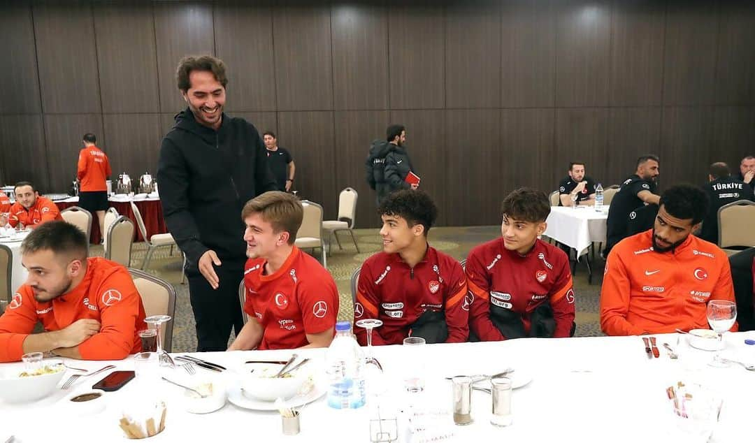 ハミト・アルトゥントップのインスタグラム：「A Milli Takım 🤝 U15 Milli Takım #BizimÇocuklar 🇹🇷」