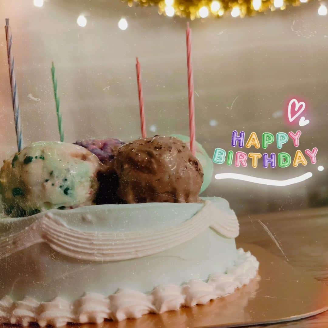 西川実花さんのインスタグラム写真 - (西川実花Instagram)「昨日の写真バージョンです🎂 Photo by妹👧🏻🌷 妹と一緒に母のお誕生日ケーキを作りました☺️  #08#15yearsold#誕生日#モデル志望#女優志望#中学生#おふみか」10月15日 19時45分 - mika_nishikawa_