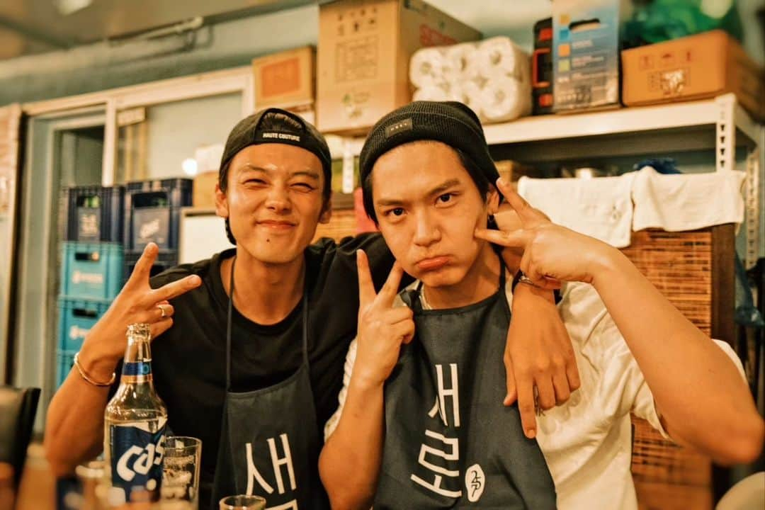 ジェヒョンさんのインスタグラム写真 - (ジェヒョンInstagram)「료마형🤩 . . . #엔플라잉 #NFlying #김재현 #타케우치_료마 #Takeuchi_Ryoma #竹内涼真 #한국 #놀러오신 #료마형 #오리주물럭 #대접하기 #대성공」10月15日 19時46分 - _.kimjaehyun._