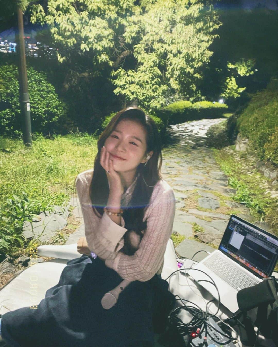 キムヘリムのインスタグラム：「🌱💚화단 두번째 라이브🌿✨  #화단 #김혜림 #flowergarden」
