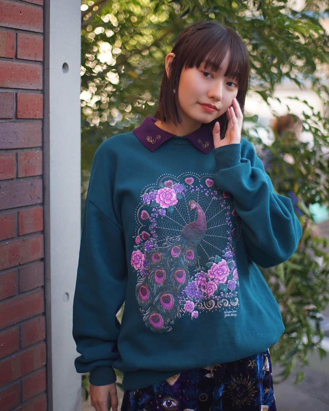PUNK CAKEのインスタグラム：「♤ NEW ARRIVAL ♤  ◆ Peacock dark green sweatshirts【SOLD】 ◆ tarot velour mini skirt  ♡10th Anniversary キャンペーン♡ 送料無料！本日まで！ 10/4(水)～10/15(日)  次の営業日は 10/20(金),21(土),22(日)となります。  10月は月末から買い付けに行く予定なので、これが最後の営業となります！ 次の営業は11月後半になると思いますので是非その前にもご来店お待ちしております♡  10月営業日/ 10/20,21,22 営業時間/ 13:00～20:00  住所/ 東京都目黒区鷹番3-4-10 2F  Model / @hamu.katsu.0」
