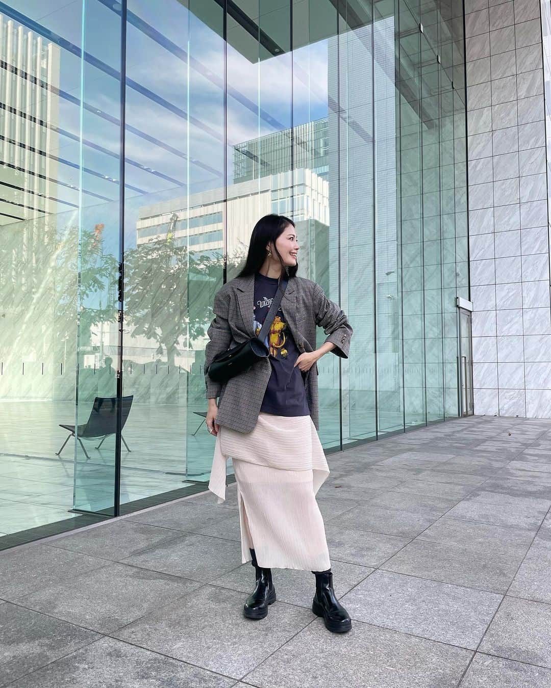 のインスタグラム：「Cozy October. #charol #cabana #ronherman #maisonellie #pellicosunny  ・ ・ ・  ジャケットの季節がだいすき❤︎」