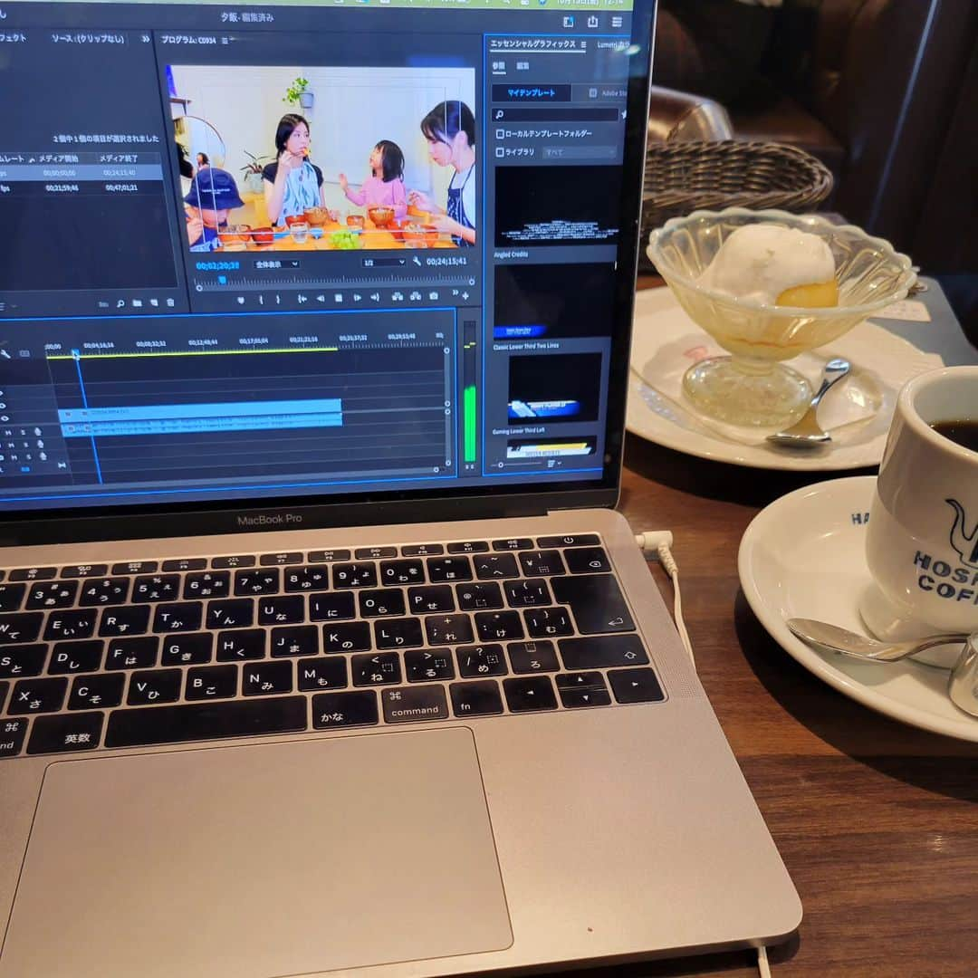 本仮屋リイナのインスタグラム：「姉 @yuika_motokariya_official とわが家で夕飯を食べてる動画を編集中です💻️  #来週中にアップできるようにがんばリイナ💪」