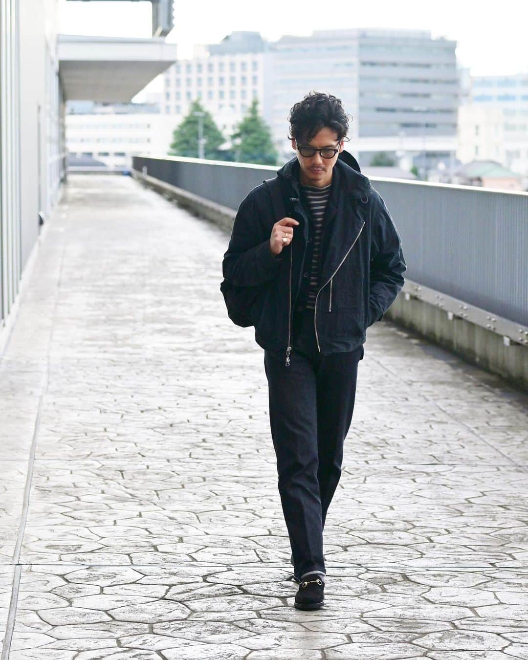 のインスタグラム：「"Cloudy Gray Sunday"⬅︎⬅︎⬅︎swipe left 曇り空のグレーレイヤード。 シンプルに、大人っぽく。  Tap for Brands ・ ITEM Blouson： @poloralphlauren  Jacket： @milaschon.milano  Breton Shirt： @saintjames  Jeans： avn Shoes： @gucci 90's Eyewear： @oliverpeoples   ・ #beamsf #jacketstyle #classicmenswear #vintagefashion #follow #pr #influence #bestoftheday #vintagewear #spezzatura #outfitmen」