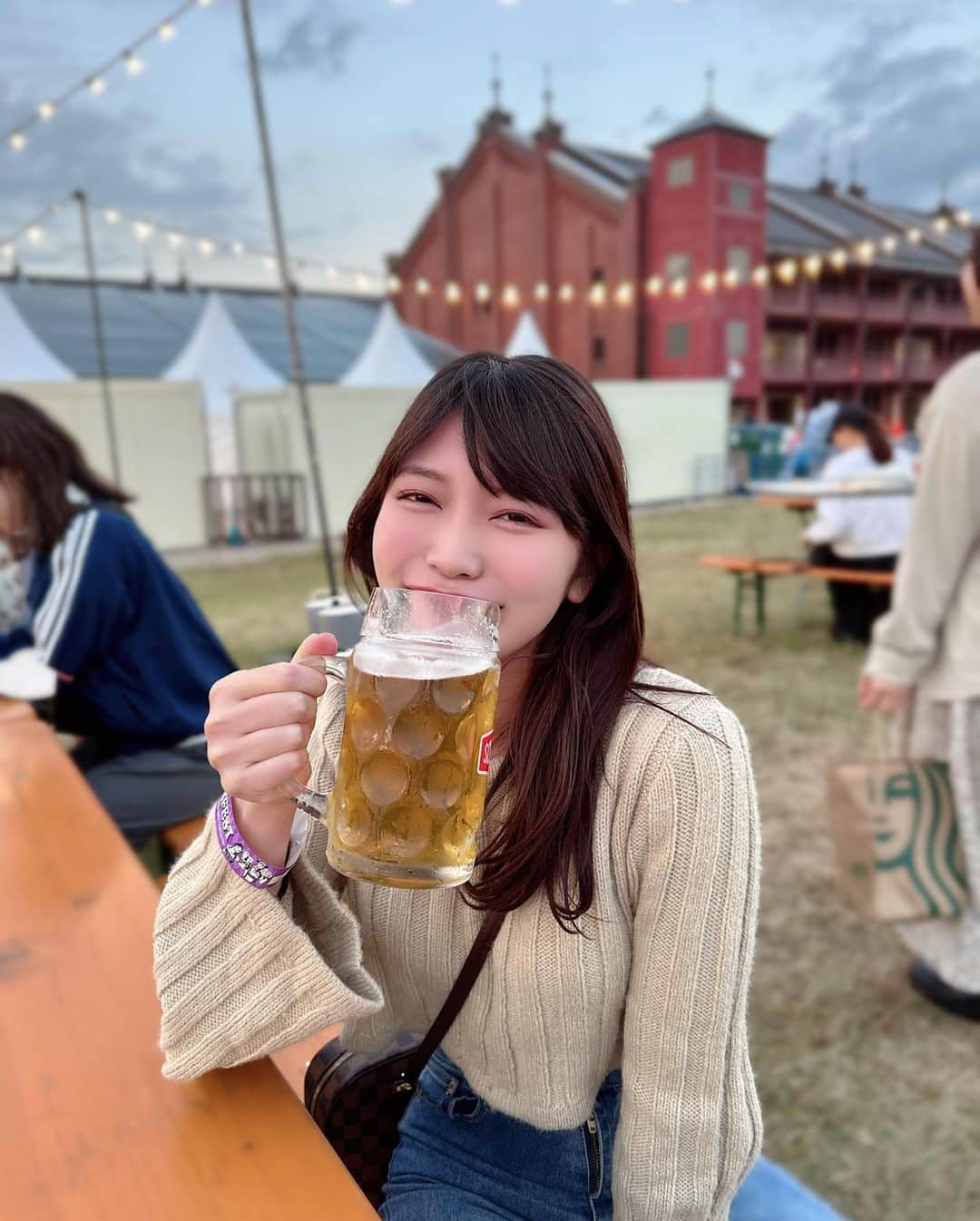 松下玲緒菜さんのインスタグラム写真 - (松下玲緒菜Instagram)「#オクトーバーフェスト 🍺 ドイツのビール美味しかった〜 知らない人たちとダンスしたりして一体感すごい平和なお祭りだった笑」10月15日 19時56分 - matsushita_reona