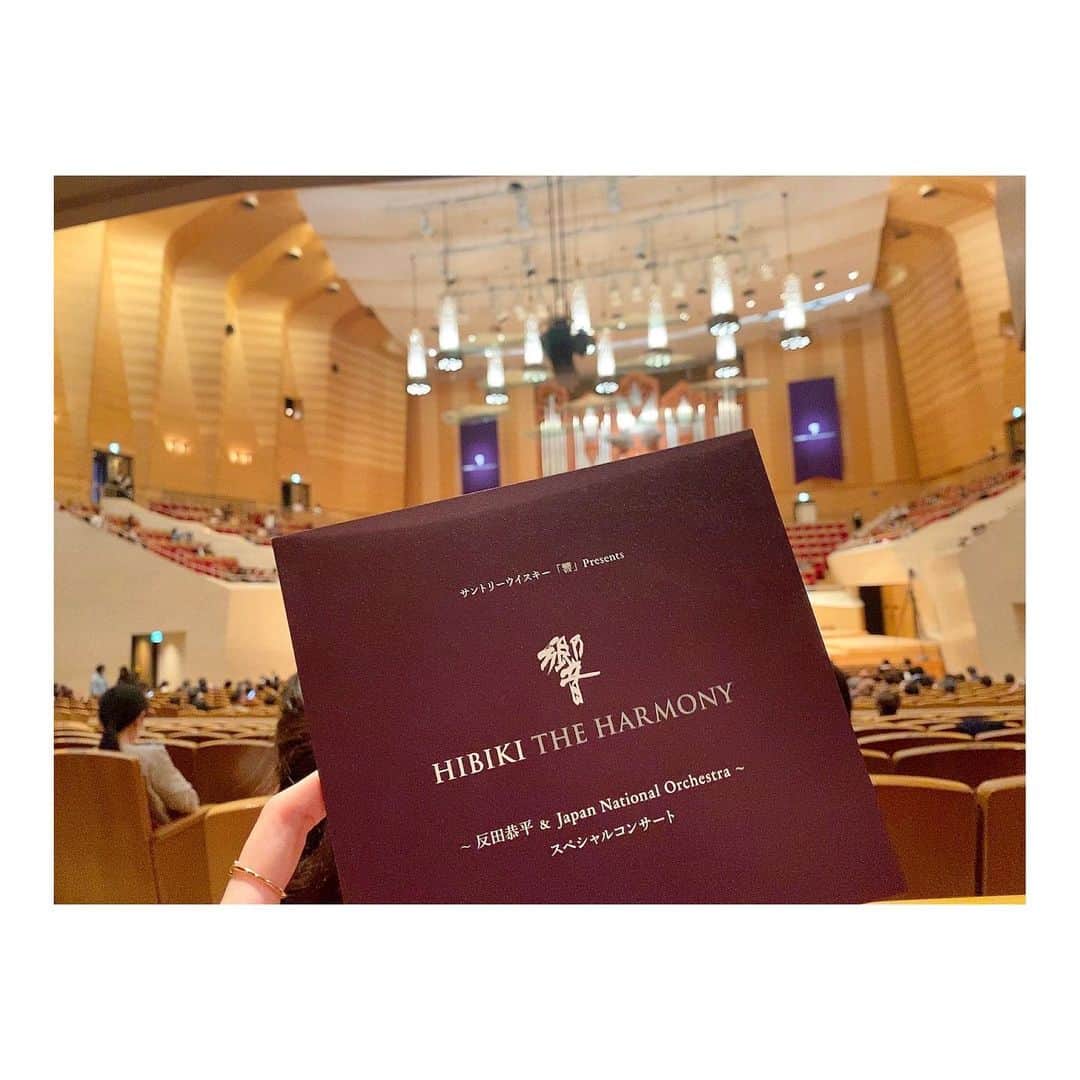 大島璃音のインスタグラム：「♩  ホール全体がオーケストラの響き合う音に包まれ 別世界にいるような心地でした。 本当に贅沢なひと時で 何日かたった今も余韻が残っています🎹  サントリー響presents  HIBIKI THE HARMONY @kyoheisorita & @japan_national_orchestra」