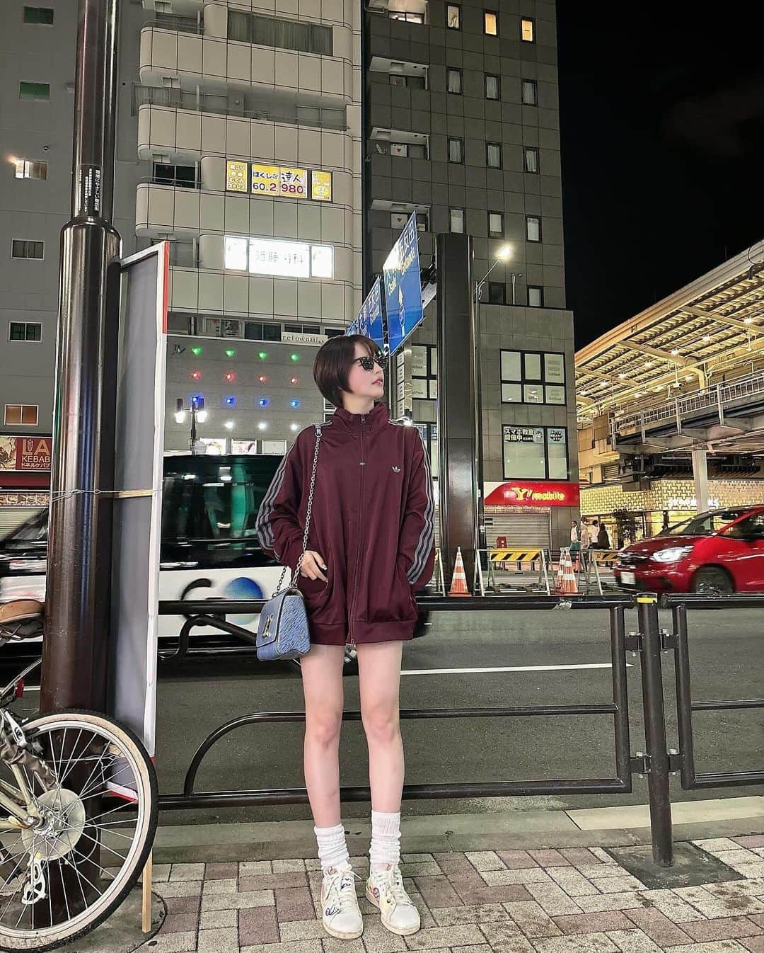 小森ほたるさんのインスタグラム写真 - (小森ほたるInstagram)「普段はほぼスニーカー👟 楽ちんな服装が好きです🫢🫶 @adidasoriginals 👚👟❣️」10月15日 20時03分 - hotaru_komori