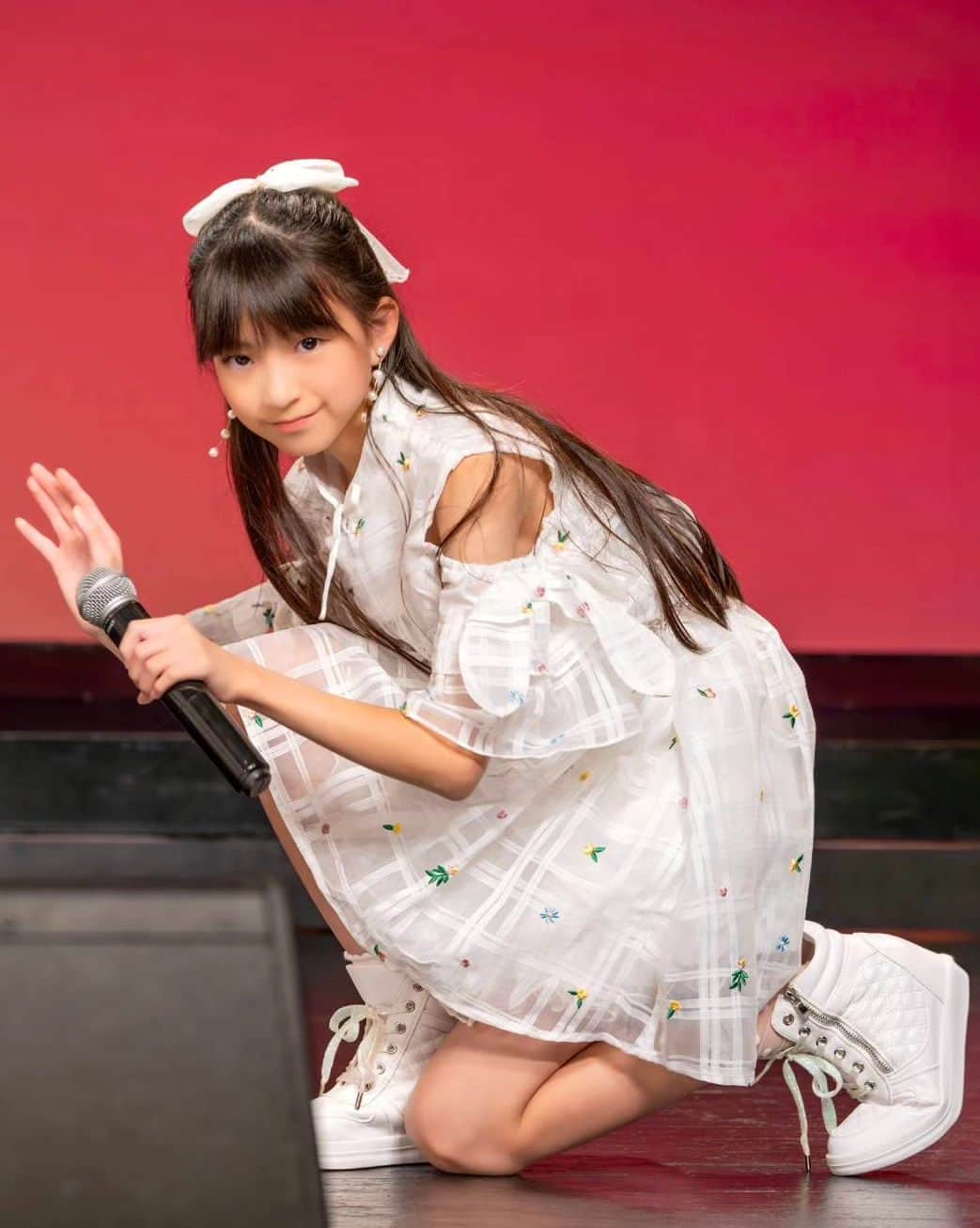 中井結々のインスタグラム：「✨チャレンジ✨  大人っぽい表情 大人っぽい歌い方 大人っぽいヘアスタイル  新しいゆゆ💙見てもらいたい」