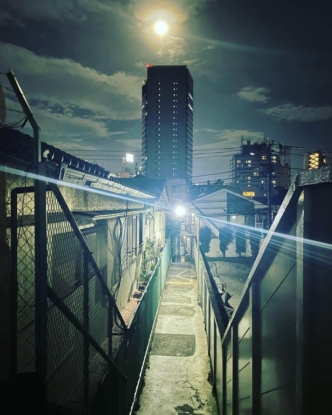 山本浩司さんのインスタグラム写真 - (山本浩司Instagram)「シブい抜け道。」10月15日 20時13分 - yamamoto.tm3