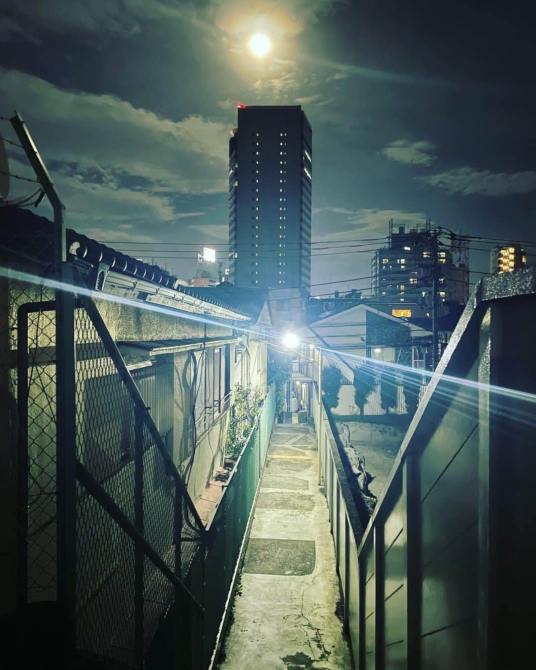 のインスタグラム：「シブい抜け道。」
