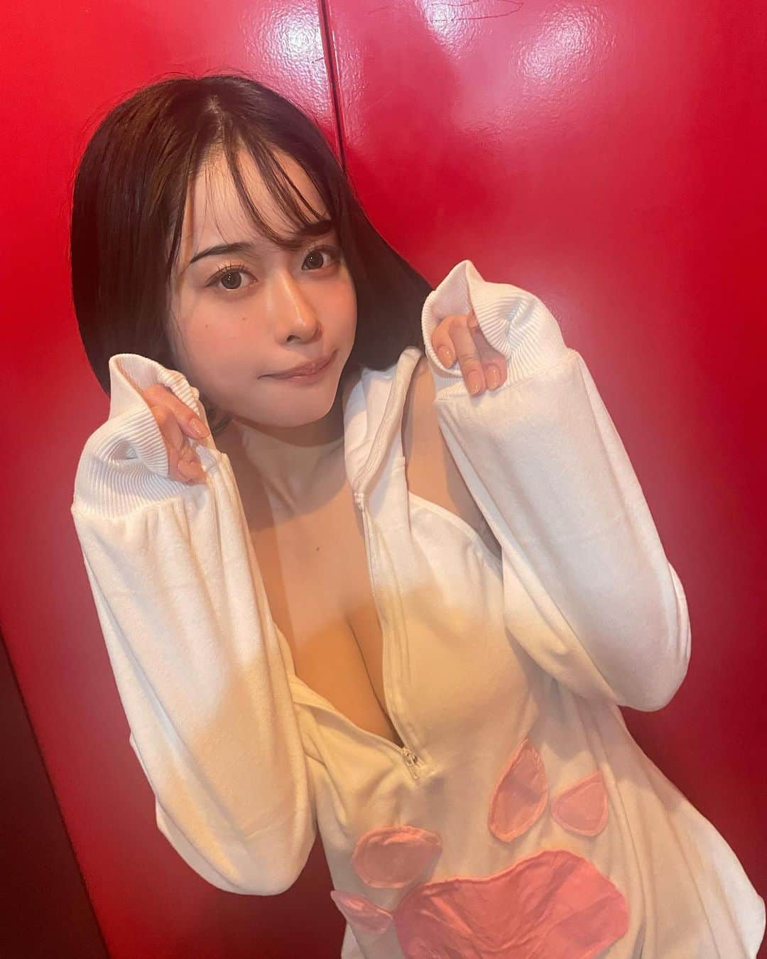 MINAMOさんのインスタグラム写真 - (MINAMOInstagram)「昨日はイメージビデオのイベントでした〜！ 今までにないロリエッティー♥︎なコス、みなさん楽しんでくれたかな。。来てくれてありがとうございました！！  何度やってもイベント後はみんな楽しかったかな大丈夫だったかなとソワソワしちゃいますが、私にとっては前日楽しみで寝れないくらい大好きな日で。とにかくいつもありがとうです😘ラブ」10月15日 20時19分 - minamo_j