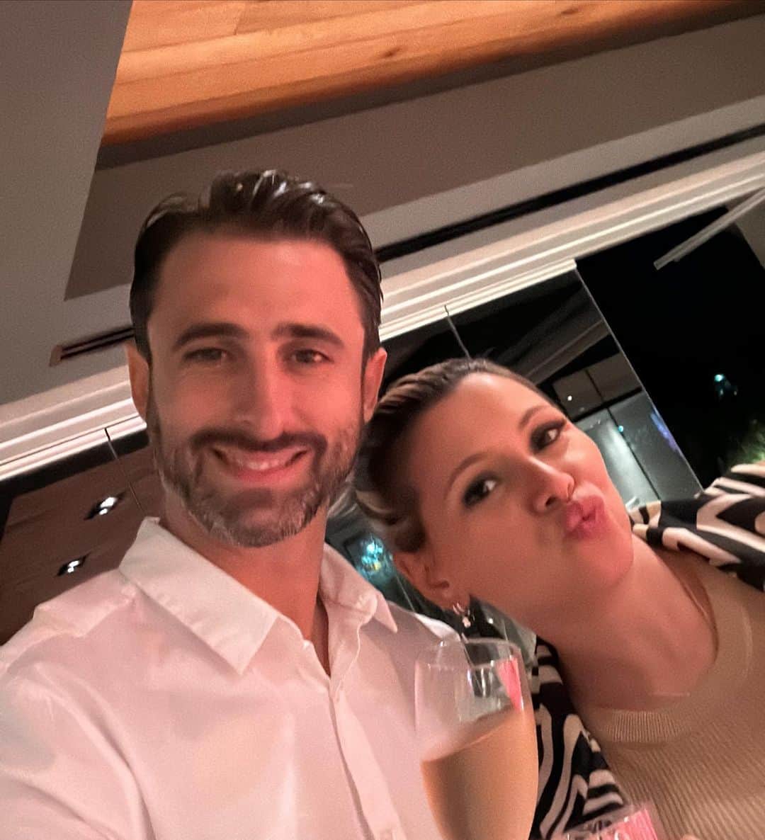 ニコラス・パレハのインスタグラム：「Feliz día de la madre mujeres de mi vida ! ❤️. @marie_.84 @manuella8948 @sol.pareja @rosipareja1939」