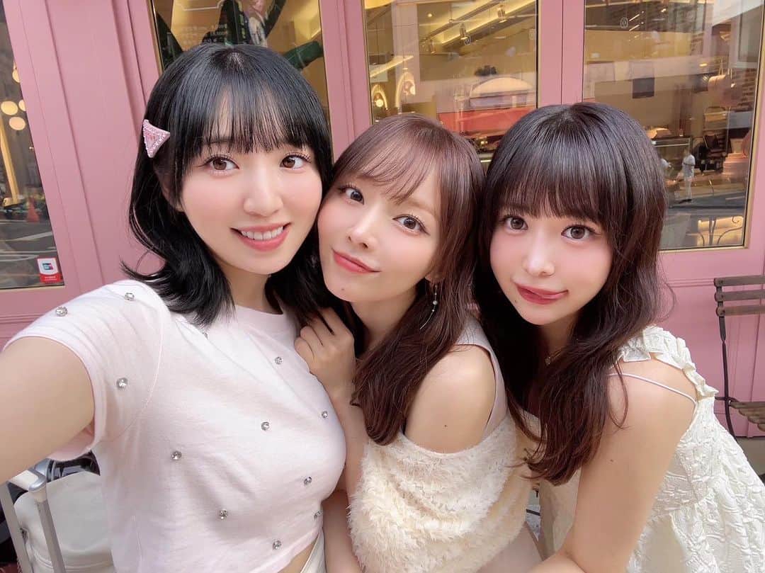 上田操のインスタグラム：「長い人生の、この段階で出会えて幸せ これからたーーーーくさん一緒に過ごせるなんて恵まれ過ぎてる🙏 末永くよろしくお願い致します🤍  . . . . #korea #cafe #trip #pink #韓国　#カフェ　#旅行」