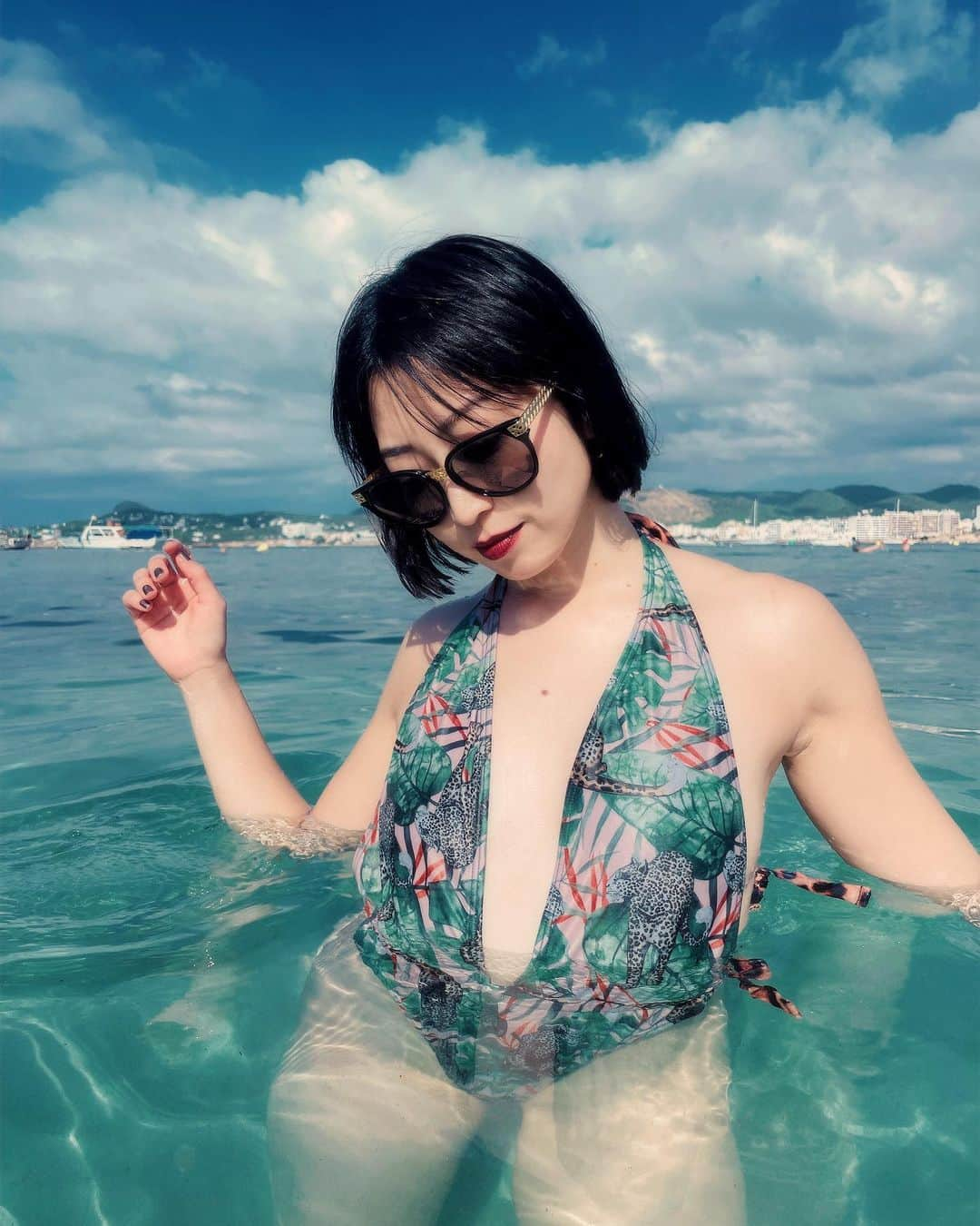 中里亜美さんのインスタグラム写真 - (中里亜美Instagram)「IBIZAの思い出🌊 この水着、アミーゴのコアなファンならお馴染みネ😘👙  どうしてもレトロなコピーを付けたくなってしまう…笑  . .  #ibiza #spain #🇪🇸 #vintageeros #hilegs #gorgeous #fabulous #retro #gravure #beach #昭和 #平成 #グラビア #昭和体型 #レトロ #ハイレグ #水着 #ほぼ裸 #インスタグラビア #本日の太もも #本日のおしり #ご査収ください #🍑」10月15日 20時21分 - __ami__go__