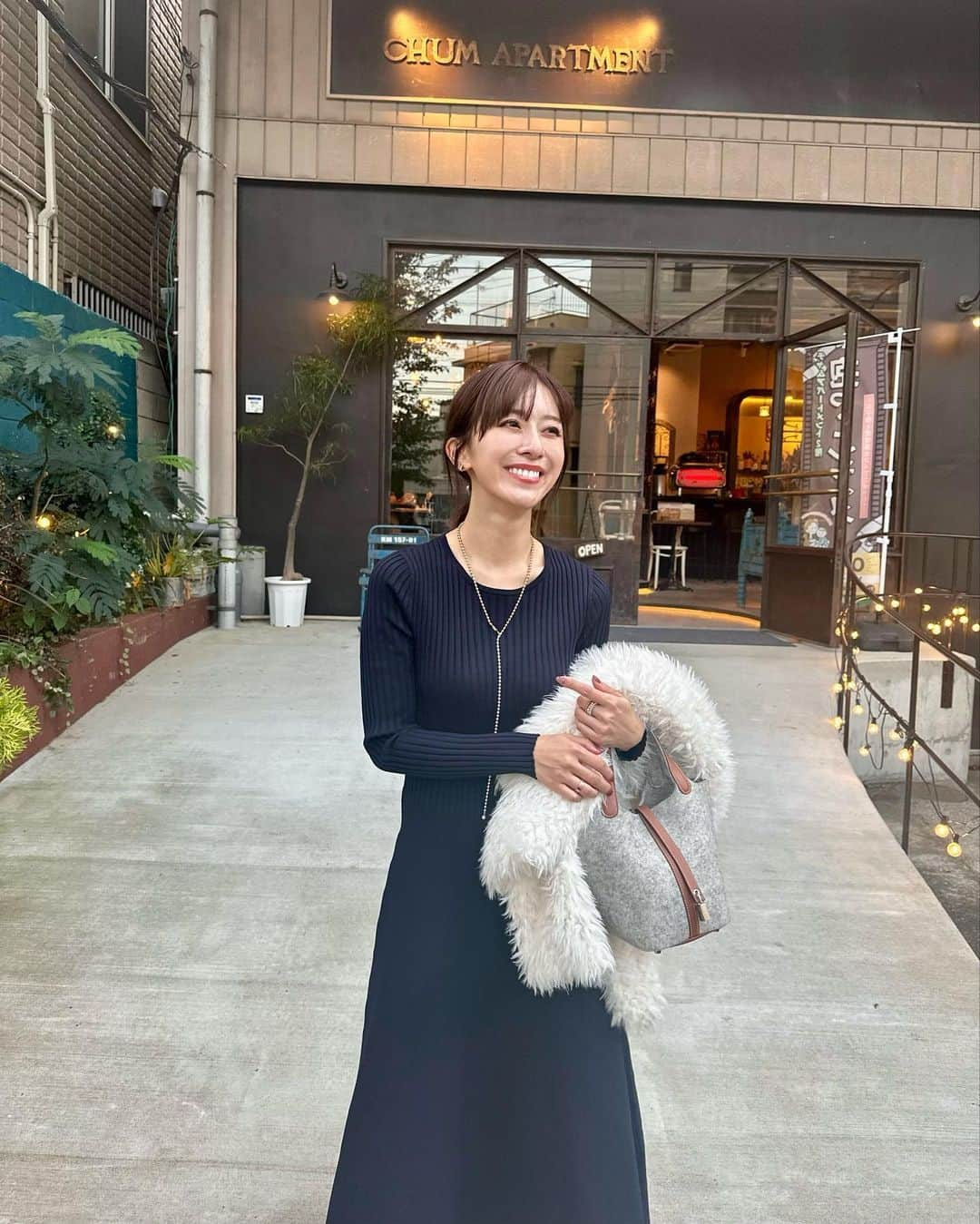 水野佐彩さんのインスタグラム写真 - (水野佐彩Instagram)「・ 誕生日に満彩からスニーカーをもらって それ以来スニーカーコーデにトライしてる😚👟 合わせてる靴下は しまむらコラボだよ〜🤍 もう店頭には出てるみたい❣️  💙 @plst_official  🤍 @tocco_closet   最後は寒くなってきてハマってる キャラメルマキアートにホイップ乗せ🐷🩷🩷  #おちびコーデ #おちびの輪 #低身長コーデ #Sサイズコーデ #ママコーデ #ママライフ #2020年ベビー #女の子ママ #女の子ベビー #ブルベ夏 #ブルベ #ブルベサマー #ブライトサマー #ブライトスプリング #ソフトクラシック #ウェーブ #骨格診断ウェーブ​​ #plst #tocco #newbalance9060 #toccocloset #toccozozo #トッコクローゼット #トッコゾゾ #トッコ」10月15日 20時26分 - saaya_mizuno