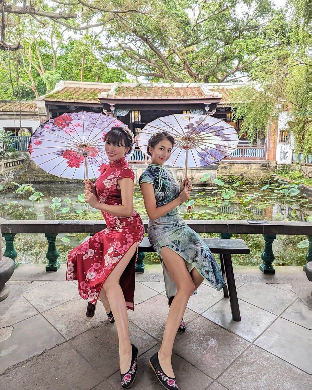 武田奈津美さんのインスタグラム写真 - (武田奈津美Instagram)「台湾旅行🇹🇼✈︎ 伝統服の旗袍を着てみたよ👭 台湾楽しすぎてまたすぐ来たい🪷♡  #🇹🇼 #台湾 #台北 #台湾旅行 #taiwan #旅行 #taipei #台湾グルメ #台灣 #台湾女子旅 #台北旅行 #旅 #trip #女子旅 #台湾料理 #台湾観光 #台灣美食 #台灣旅遊 #台灣美景 #九份#チャイナドレス #中国服饰 #旗袍 #林本源園邸」10月15日 20時31分 - _natsumitakeda_