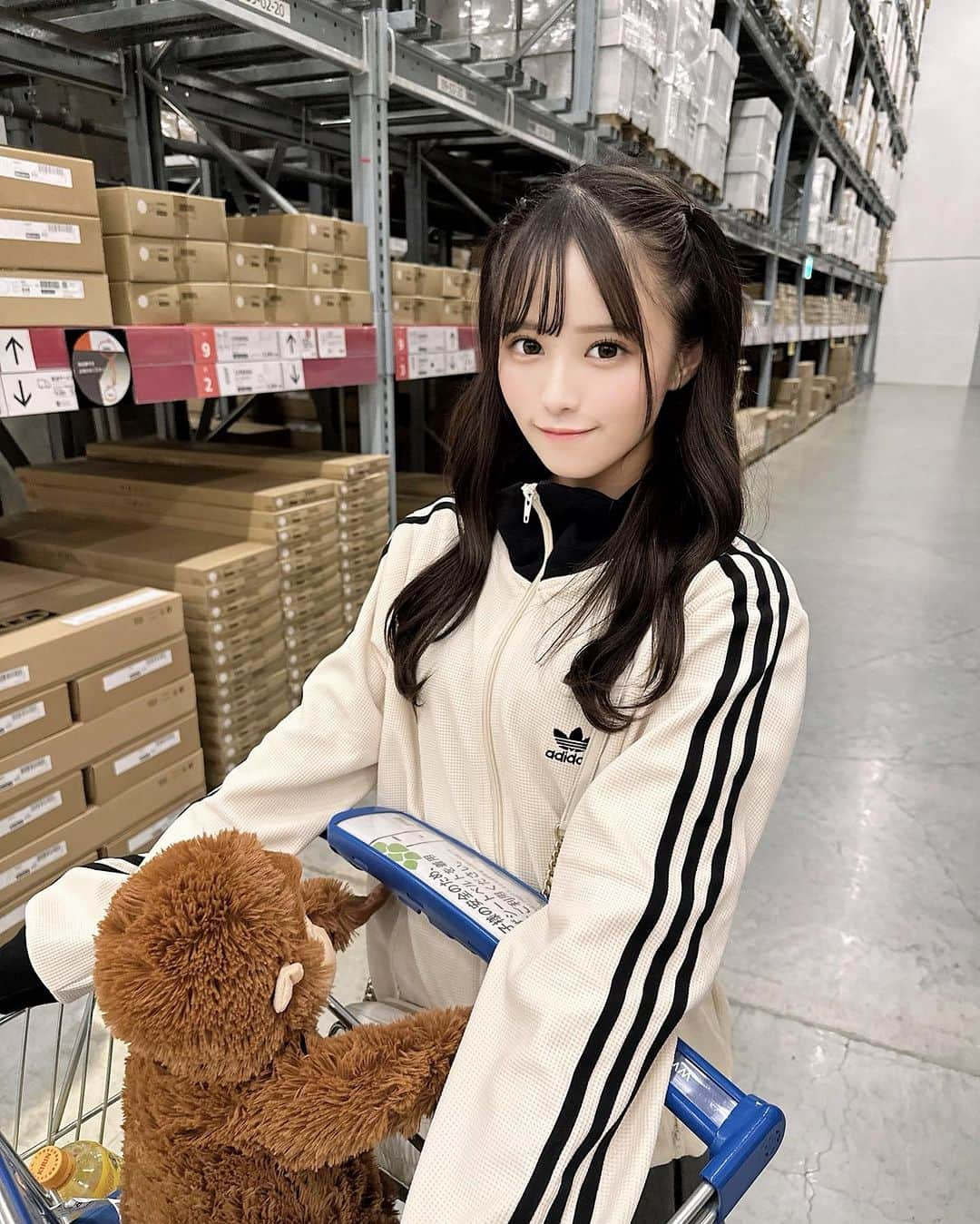 葉月沙耶のインスタグラム：「IKEA🦧‪‪‎🤍  #ikea購入品 #ikea #ıkea #ikeaturkiye #adidas #adidasoriginals #adidassuperstar #アディダス #アディダスコーデ #ハーフツイン #ハーフツインテール」