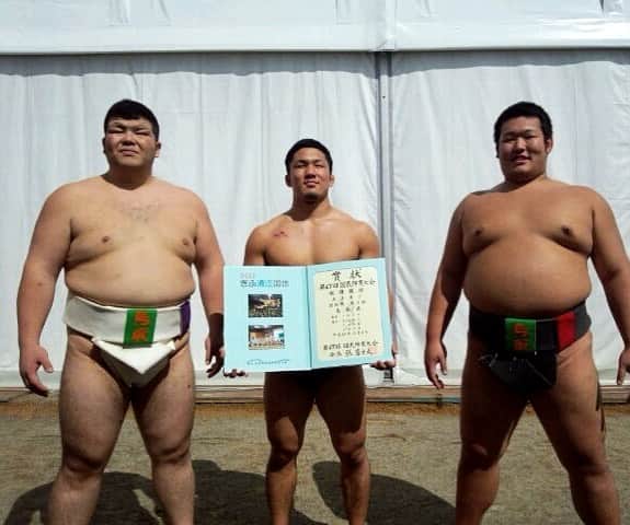 石浦将勝のインスタグラム：「国体で後輩たちが優勝しました🏆おめでとう！ 写真は2012年の岐阜国体で僕のアマチュア最後の大会でした。」